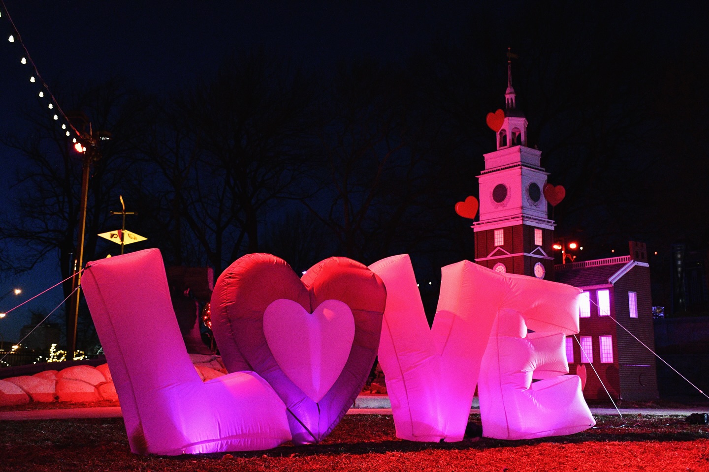 Festive Valentine's Day decorations at Chilly Philly Mini Golf in Franklin Square, Philadelphia. Arrive stress-free with Peter Pan Bus Lines and enjoy a fun winter-themed mini golf experience